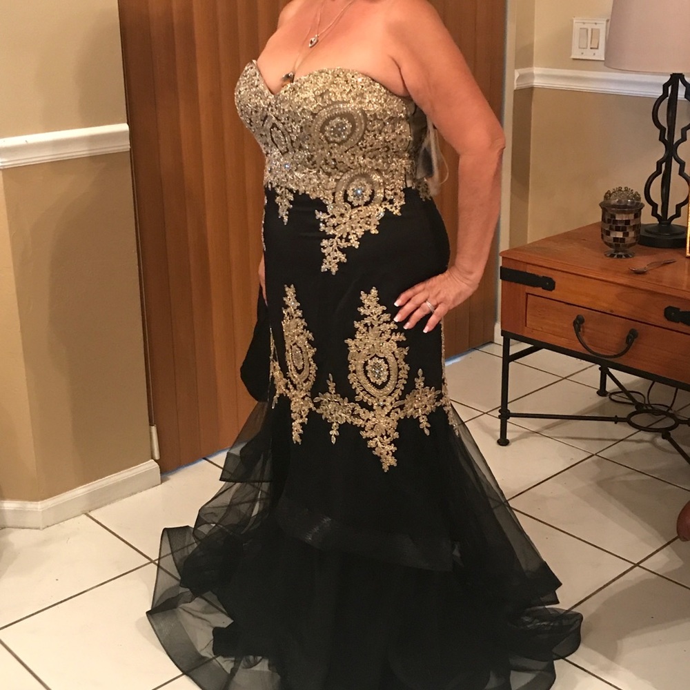 Mother of the bride dress elegant.